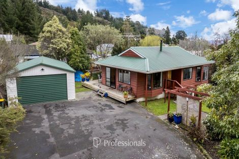 Photo of property in 11 Monarch Grove, Maoribank, Upper Hutt, 5018