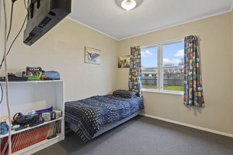 Photo of property in 16 Abraham Crescent, Milson, Palmerston North, 4414