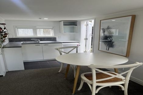 Photo of property in 1/1 Deuxberry Avenue, Northcote, Auckland, 0627