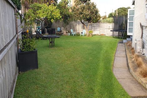 Photo of property in 2 Craig Road, Milford, Auckland, 0620