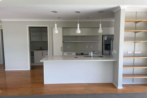 Photo of property in 52 Tarahunga Road, Levin, 5571