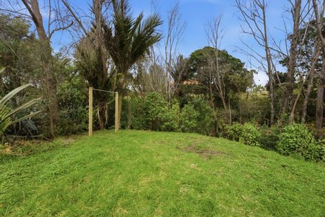 Photo of property in 82 Wairau Road, Oakura, 4314