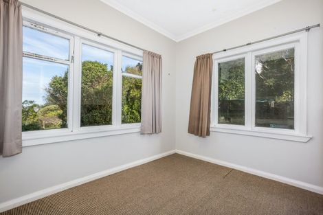 Photo of property in 104 Nicholson Road, Khandallah, Wellington, 6035