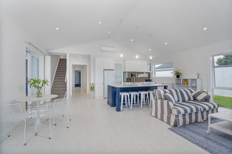 Photo of property in 17 Waitotara Way, Whitianga, 3510