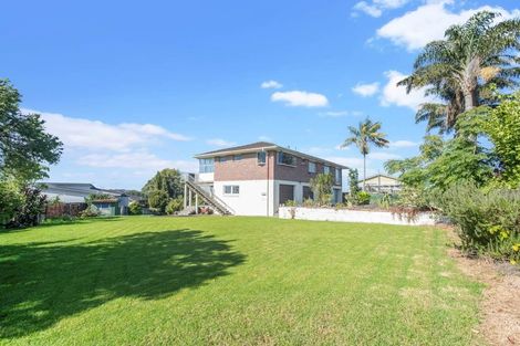 Photo of property in 2 Wakeling Avenue, Te Atatu South, Auckland, 0610