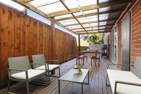 Photo of property in 2/17 Islington Avenue, New Lynn, Auckland, 0600