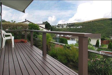 Photo of property in 21b Fernhaven Grove, Newlands, Wellington, 6037