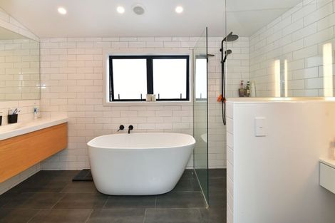 Photo of property in 7 Tree Fern Trail, Campbells Bay, Auckland, 0630