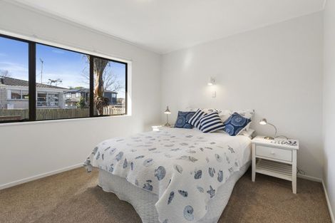 Photo of property in 50b Mirrabooka Avenue, Botany Downs, Auckland, 2010