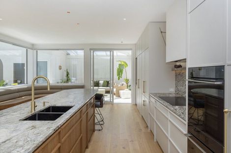 Photo of property in 93 Carlton Mill Road, Merivale, Christchurch, 8014