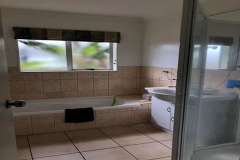 Photo of property in 102b Wharf Road, Te Atatu Peninsula, Auckland, 0610