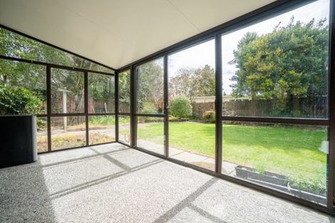 Photo of property in 17 Antrim Place, Hokowhitu, Palmerston North, 4410