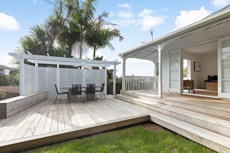 Photo of property in 2/16 Woodside Avenue, Northcote, Auckland, 0627