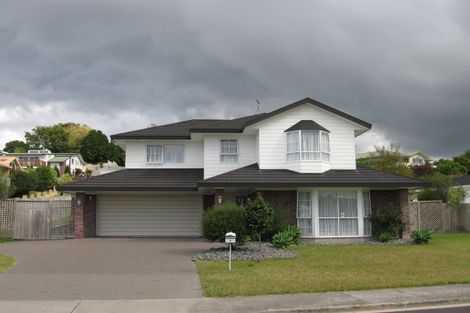 Photo of property in 1 Kerlin Crescent, West Harbour, Auckland, 0618