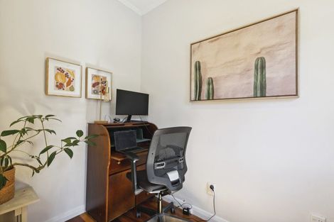 Photo of property in 35 Hudson Street, Island Bay, Wellington, 6023