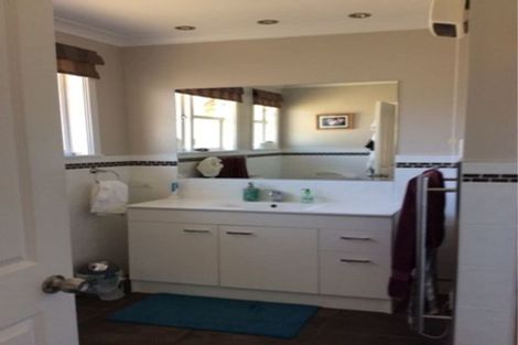 Photo of property in 2/935 Cameron Road, Gate Pa, Tauranga, 3112