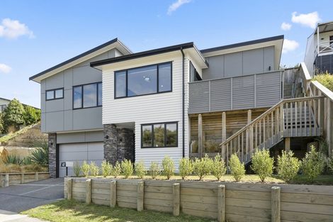 Photo of property in 42 Albatross Close, Whitby, Porirua, 5024