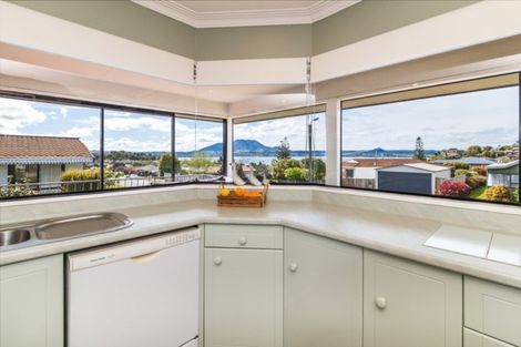 Photo of property in 4 Shera Street, Acacia Bay, Taupo, 3330