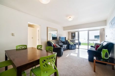 Photo of property in 98 Tindalls Bay Road, Tindalls Beach, Whangaparaoa, 0930