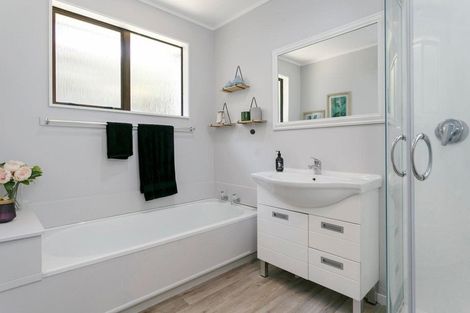 Photo of property in 90 Taharepa Road, Hilltop, Taupo, 3330