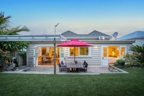 Photo of property in 18a Richmond Avenue, Northcote Point, Auckland, 0627