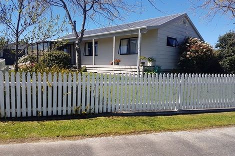 Photo of property in 14 Gladys Place, Kelvin Grove, Palmerston North, 4414