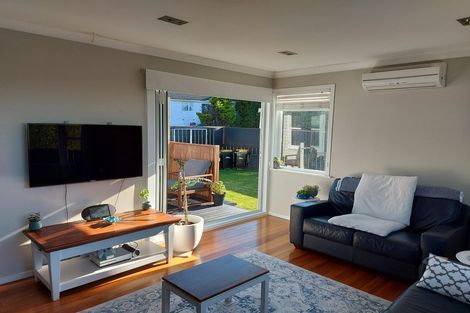 Photo of property in 39 Stewart Drive, Newlands, Wellington, 6037