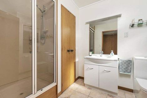 Photo of property in 1/70 Ocean View Road, Northcote, Auckland, 0627