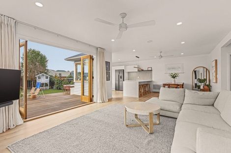 Photo of property in 3 Leonard Place, Saint Martins, Christchurch, 8022
