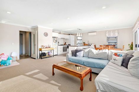 Photo of property in 15 Speldhurst Grove, Stokes Valley, Lower Hutt, 5019