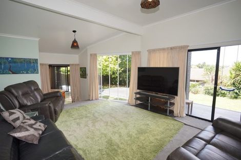 Photo of property in 131 Chelsea View Drive, Chatswood, Auckland, 0626