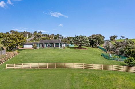 Photo of property in 5 Mcleod Road, South Head, Helensville, 0874