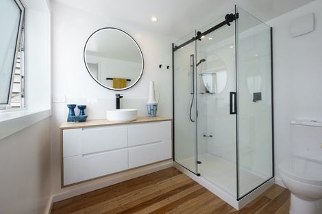 Photo of property in 15 Piha Road, Piha, New Lynn, 0772