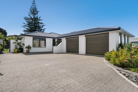 Photo of property in 111 Dickson Road, Papamoa Beach, Papamoa, 3118