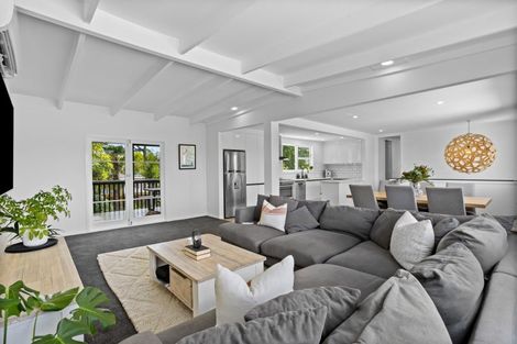 Photo of property in 20 Great North Road, Riverhead, 0820