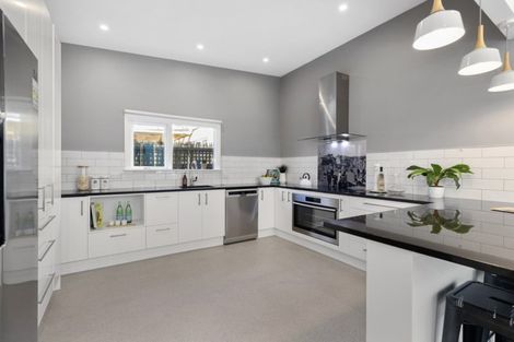 Photo of property in 203 Sutherland Road, Lyall Bay, Wellington, 6022