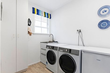 Photo of property in 4 Freemans Way, Pinehaven, Upper Hutt, 5019