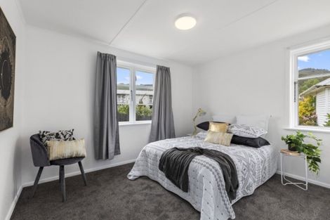 Photo of property in 17 Strand Crescent, Naenae, Lower Hutt, 5011
