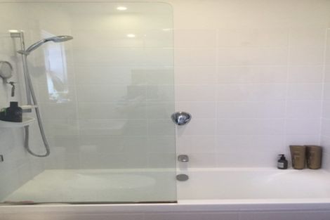 Photo of property in 35 Garreg Road, Fendalton, Christchurch, 8052