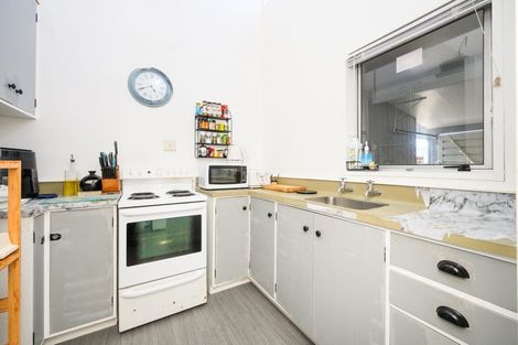 Photo of property in 7 Westmere Place, Takaro, Palmerston North, 4412