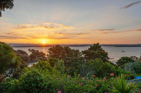 Photo of property in 8 Poaka Place, Beach Haven, Auckland, 0626