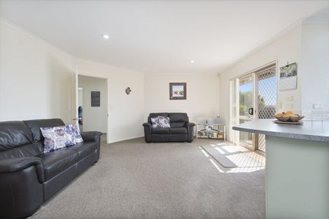Photo of property in 4 Sandhurst Rise, Henderson, Auckland, 0612