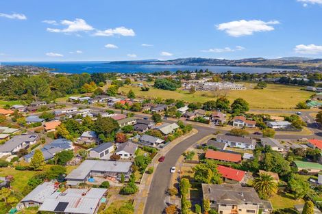 Photo of property in 2/1 Glengarry Place, Hilltop, Taupo, 3330