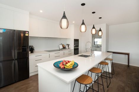 Photo of property in 76 Johnstone Drive, Fitzherbert, Palmerston North, 4410