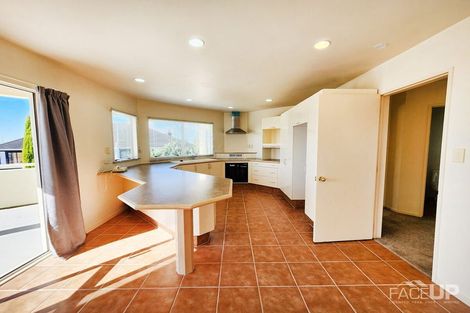 Photo of property in 20 Whiting Grove, West Harbour, Auckland, 0618