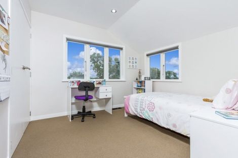 Photo of property in 22 Onewa Road, Northcote Point, Auckland, 0627