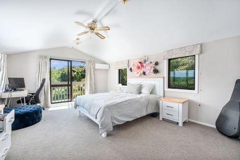 Photo of property in 4 Kahu Road, Paremata, Porirua, 5024