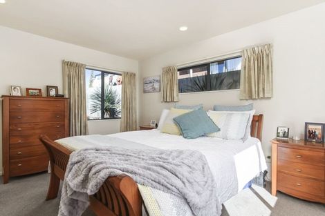 Photo of property in 94 Luckens Road, West Harbour, Auckland, 0618