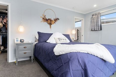 Photo of property in 7 Takahe Drive, Carterton, 5713