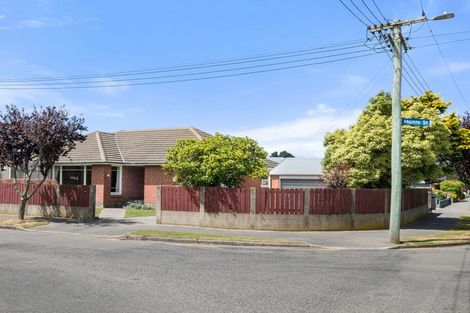 Photo of property in 11 Daniels Road, Redwood, Christchurch, 8051